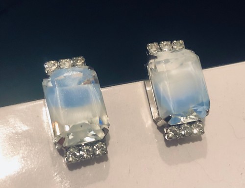 VTG 60s Ice Blue White Translucent/Rhinestone Flanked Silver Screw Back Earrings - Picture 4 of 8