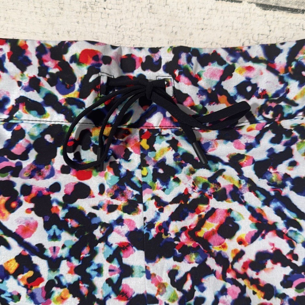 Athleta multi color abstract print shorts - image 3
