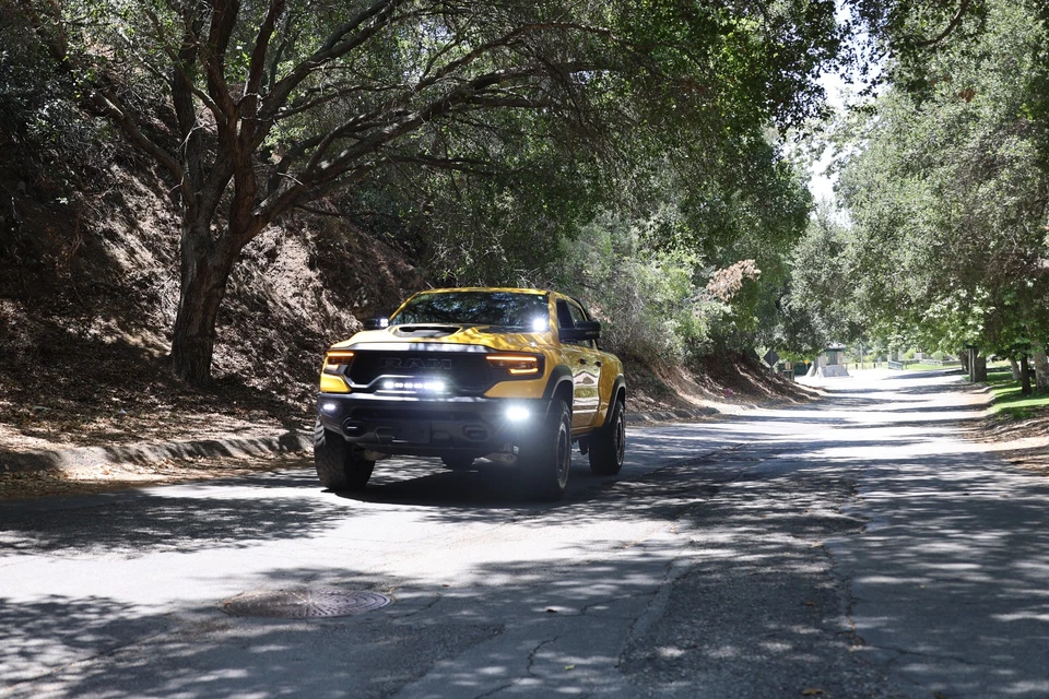 Kit M&R compatible con - 2021+ RAM 1500 TRX 23 pulgadas Barra de luz - PRO Foto 3 de 4