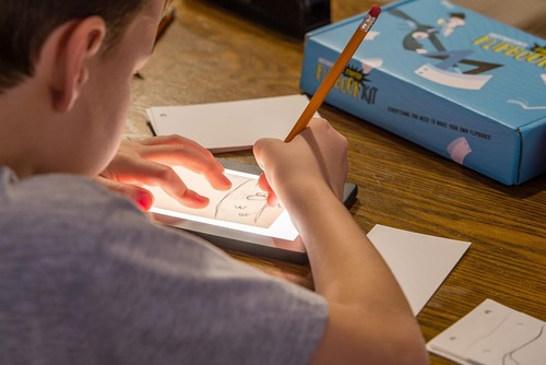 Premium LED Light Pad Flipbook Kit - Perfect for Drawing & Tracing Animations - 第 9/11 張圖片