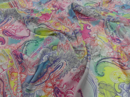Viscosestoff 100%Viscose schönes Paisleymuster in Sommerfarben 1,45 x 1,80 Meter