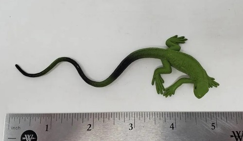 Green Iguana Toy Figure Plastic Or PVC 5" Realistic - Foto 2 di 6