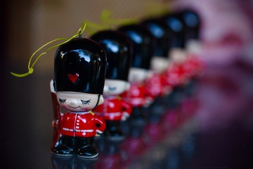RARE Rune Naito British King's Guard Ceramic Ornaments, Six (6) total, WOW!!!! - Picture 3 of 22