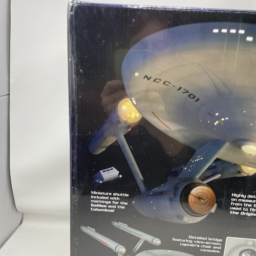 Polar Lights 880 Model Kit Star Trek USS Enterprise NCC-1701 1:350 Scale New - Picture 8 of 16