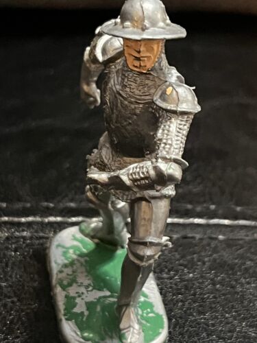 Vintage Norman knights with lance And Swords Plastic Figure - Picture 2 of 9