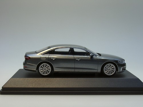 iScale Audi A8 L Langversion, grau met., dealer model 081.31 - 1:43 - Picture 3 of 5