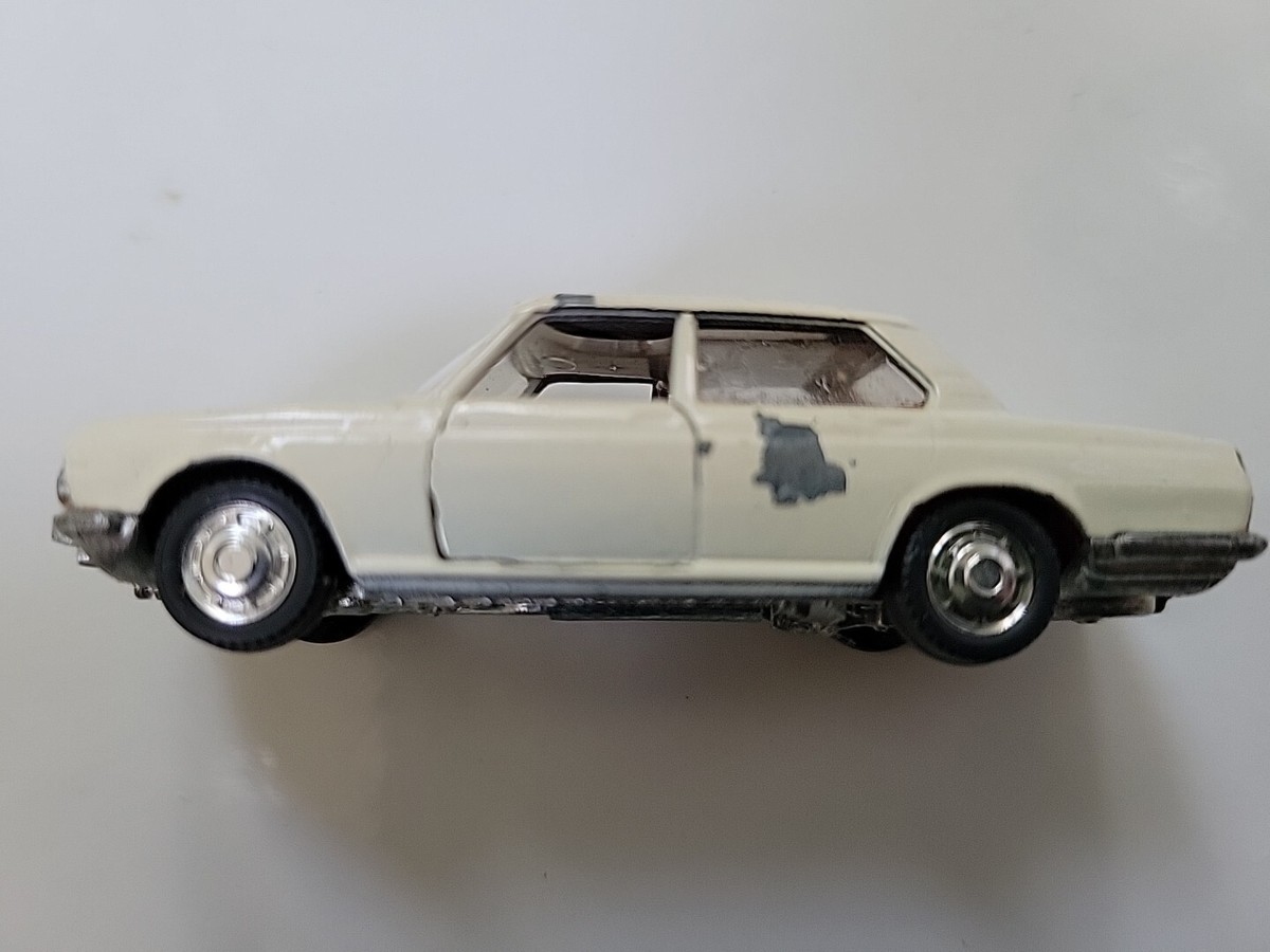BMW 2500 prata ミニカー Schuco ディーラー別注 1/43 BMW 2500 prata ミニカー Schuco ディーラー別注 1/43 Schuco