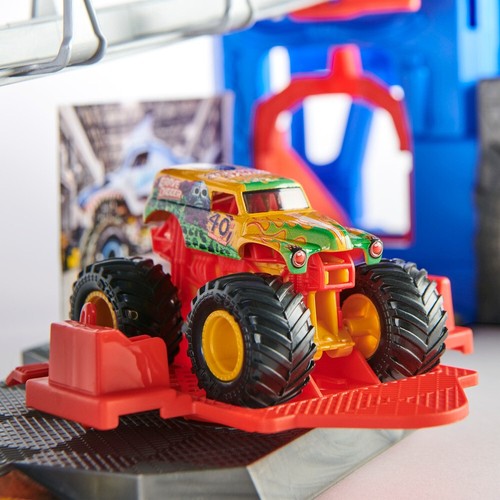 Juego de garaje Monster Jam con excavadora de tumbas 1:64 - Imagen 7 de 8