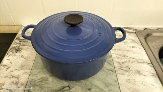 Vintage Le Creuset Blue Casserole Dish 24cm 9.5 Inches 4.2 Litres 1990s 90s JV9816 Vintage Le Creuset Blue Casserole Dish 24cm 9.5 Inches 4.2 Litres 1990s 90s JV9816