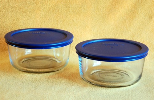 Pair of PYREX ~ 4 Cup Clear Glass Dish 7201 w Blue Lids ~ Store Heat Serve - Picture 2 of 5