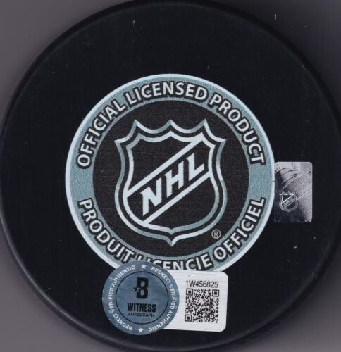 BECKETT DUNCAN KEITH SIGNED CHICAGO BLACKHAWKS 2010 STANLEY CUP CHAMPS PUCK 6825 - Picture 2 of 2