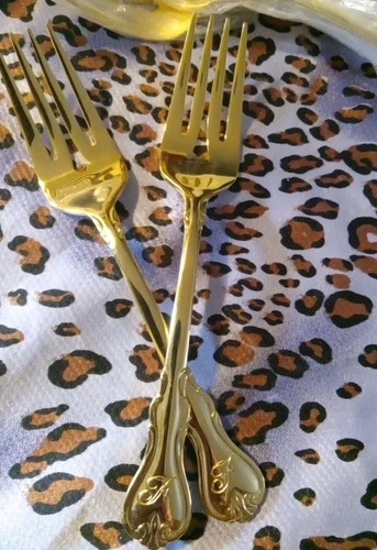 Personally Yours Gold Plated Flatware Set of 69 Pieces With Serving Spoons NEW - Picture 12 of 19