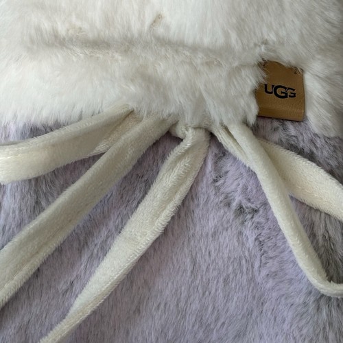 UGG Dawson Portabotellas de Vino Manga Piel Sintética y Pom Pom's Cabernet y Nieve Nuevo - Imagen 5 de 7