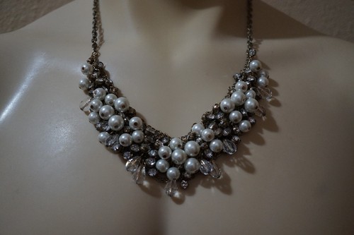 Vintage Fashion Costume Necklace - Cluster Gold Tone, Faux Pearls / Diamonds - Picture 5 of 12