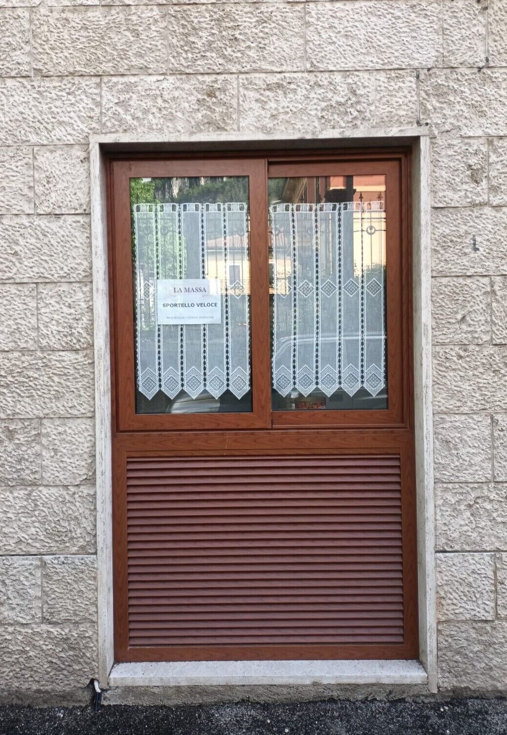 Foto 4 di 9