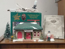 A Wonderful Holiday It's A Wonderful Life Train Station Starter Orig Box COA 