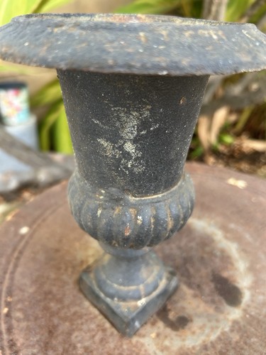 Vintage Black Cast Iron Urn Planter 8” H Great Patina . - Picture 10 of 12