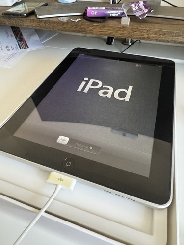 Apple iPad 1st Gen. 64GB, Wi-Fi + Cellular (Unlocked), 9.7in - Silver Boxed - Picture 13 of 24