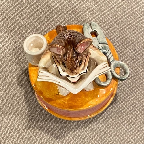 VTG Schmid Beatrix Potter Tailor Mouse Music Box - Plays "If I Were a Rich Man" - Picture 6 of 14