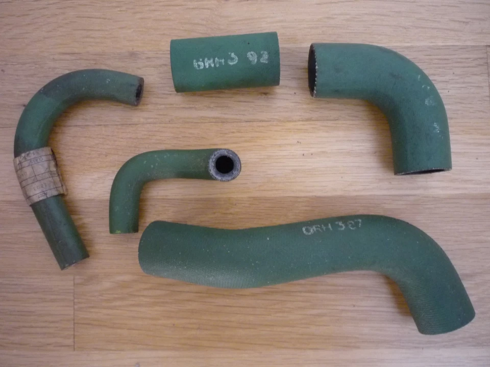 NOS Triumph TR6 Green Radiator hoses; 1970 - 1971. 3 main & 2 small Foto 2 de 4