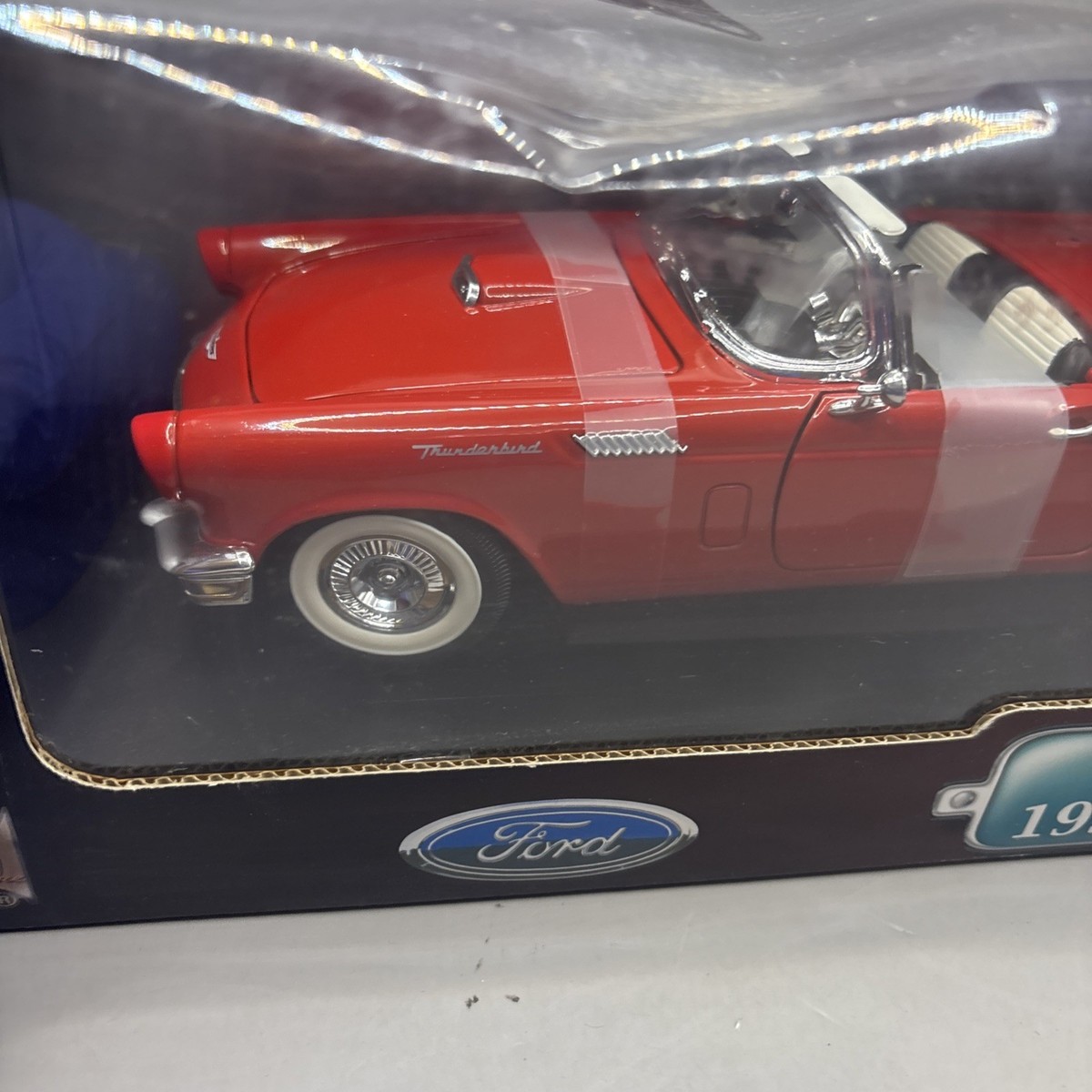 Road Signature 1957 Ford Thunderbird 1 18th Scale for sale