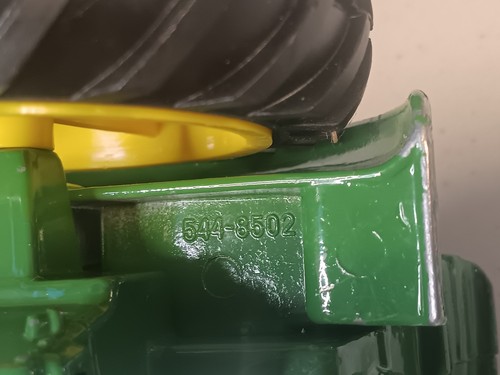 ERTL John Deere Die Cast 1949-1954 Model R Tractor Series II 1/16 Scale - Picture 11 of 11
