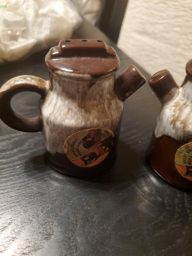 Vintage Ceramic Great Smokey Mountain Salt & Pepper Shakers, Snow Cap, Bears,... - Picture 2 of 7