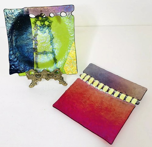Set 2 SIGNED Art Glass Dichroic Fused Iridescent Multicolored 5” Square Plates - Picture 3 of 12