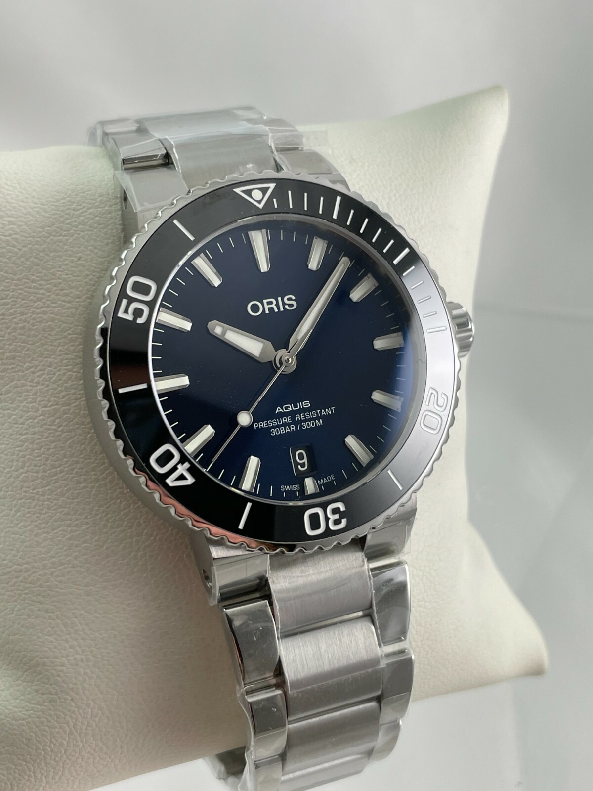 New Oris Aquis Date 01 733 7732 4135-07 8 21 05PEB 39.5mm Blue Dial Watch w/ Box item image