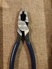 Klein Tools  9 in. Lineman’s Pliers with FishTape Pulling D213-9NETP