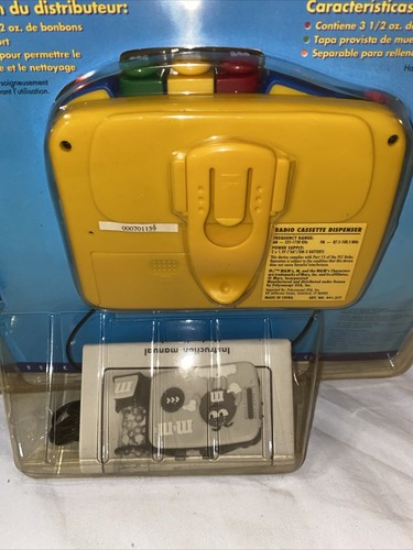 M&M's AM/FM Radio Cassette Player Walkman with Dispenser Sealed NOS - Picture 4 of 5
