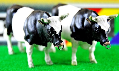 Diverse 1:32 BRITAINS FARM 2131 BLACK & WHITE HOLSTEIN FRIESEN BULL Tiere Lot - Bild 52 von 88