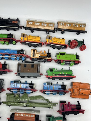 Thomas & Friends ERTL Diecast Train lot 26 DOUGLAS PASSENGER CAR BREAKDOWN TRUCK - Picture 24 of 24