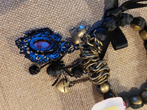 NWT Betsey Johnson Dark Forest Red Glitter Skull Cameo Bracelet - Picture 2 of 4