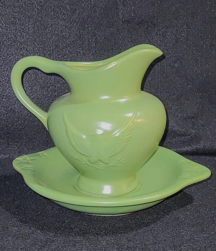 VINTAGE: HULL POTTERY F91/F92 PITCHER & DRIP PLATE SET AMERICAN EAGLE EMBOSSED