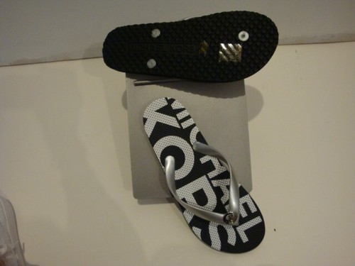 New MICHAEL Michael Kors  Jet Set MK Rubber Flip-Flop Silver Size 11 - Picture 1 of 2