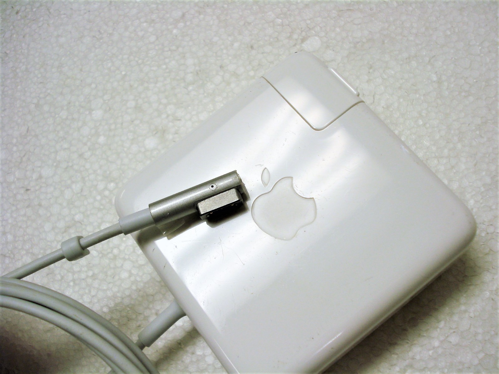apple magsafe 85w charger for macbook pro apple magsafe 85w charger for macbook pro