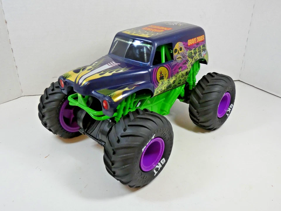 Radiocontrol Grave Digger Monster Jam Truck escala 1:16 RC SIN CONTROL REMOTO sin probar Foto 3 de 4