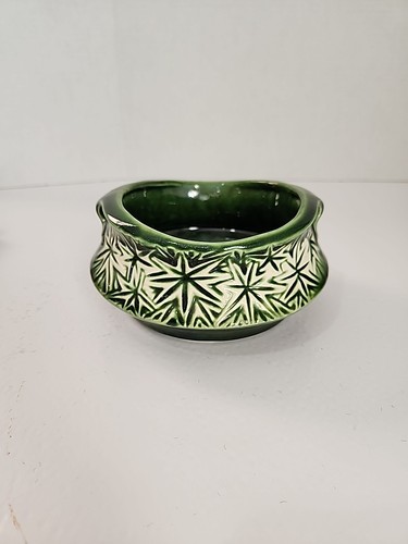 vintage McCoy pottery 13 hanging planter pot, starburst line ivy leaf pattern - Picture 4 of 11