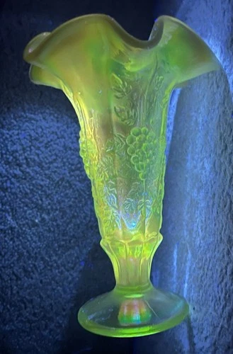🏺Fenton Iridescent  Uranium Green Glass Opalescent Top Vase w/Grape Leaves 8” H