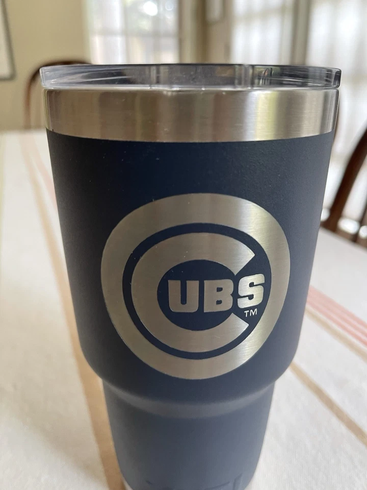 "Nuevo vaso termo YETI logotipo de los Chicago Cubs 7,5"" alto pegatina MLB" Foto 2 de 4