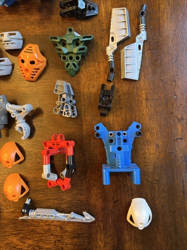 Konvolut Lego Bionicle Figuren und Teile verschiedene Maskentruhe Zubehör  - Bild 5 von 7