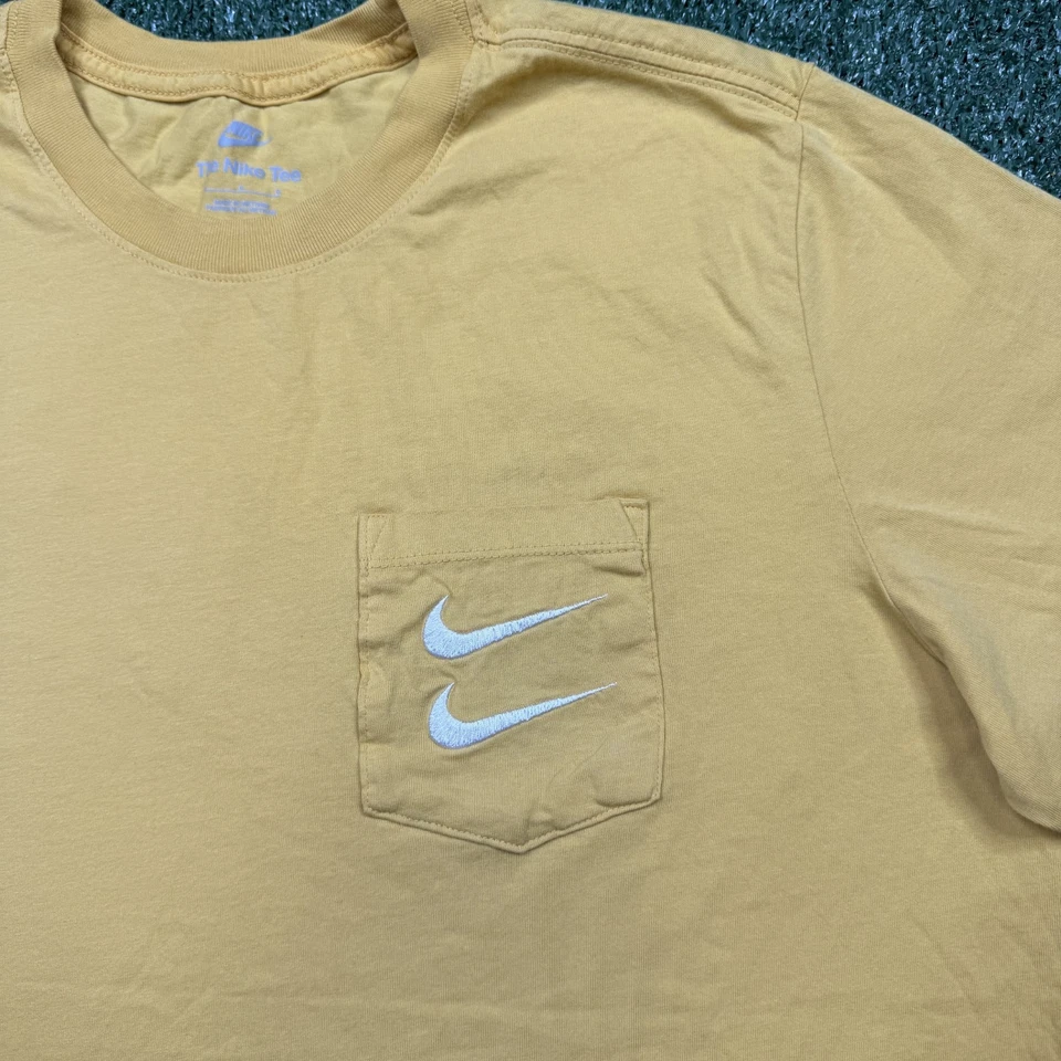 Camiseta Nike Bolsillo Para Hombre Talla L Amarilla Manga Corta Rendimiento Doble Swoosh Foto 4 de 4