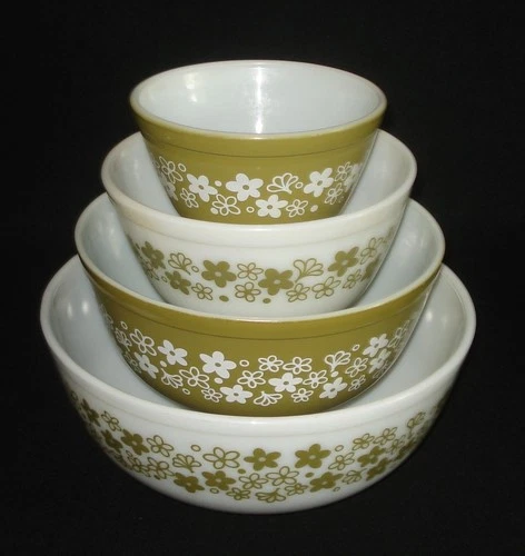 PYREX - 4 pc.  Green & White SPRING BLOSSOM GREEN Mixing, Nesting Bowl Set