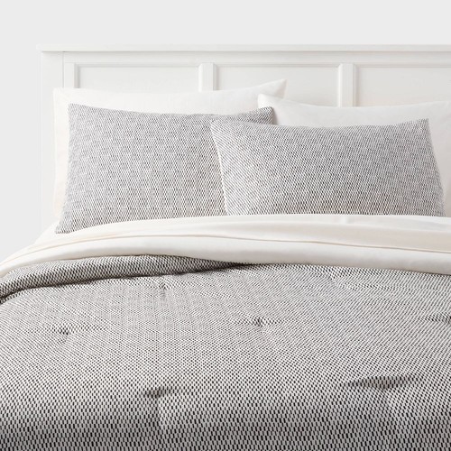 Room Essentials 7-Piece Comforter Set Elasticized Fitted Black/White Full/Queen