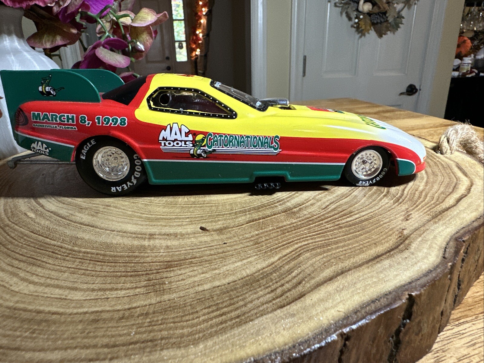 Picture 2 of 8