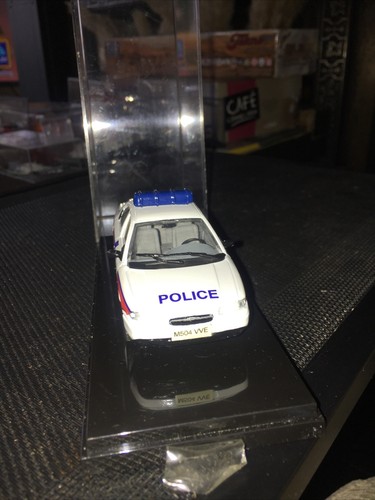 Minichamps 1.43 code 3 mk1 mondeo h/back northern constabulary police - Picture 6 of 7