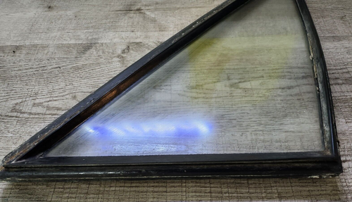FORD CORTINA MK2 4 DOOR PASSENGER QUARTER WINDOW GLASS WITH RUBBER VERY GOOD - Picture 2 of 5