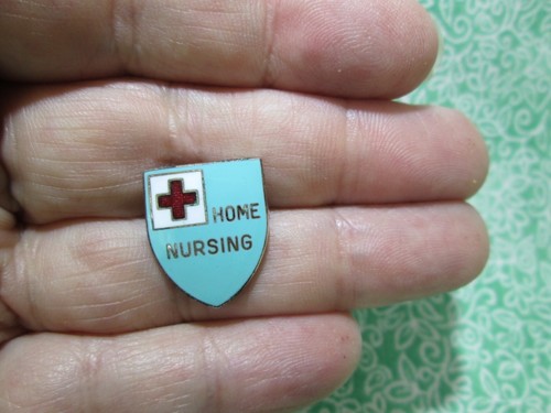 Home Nursing Red Cross Vintage Enamel Shield Lapel Pin / Brooch / J - Picture 2 of 4