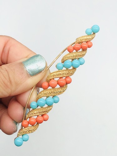 RATE Vtg Crown TRIFARI 50’s Faux Turquoise Coral Bar Pin Brooch As Found - Picture 9 of 11